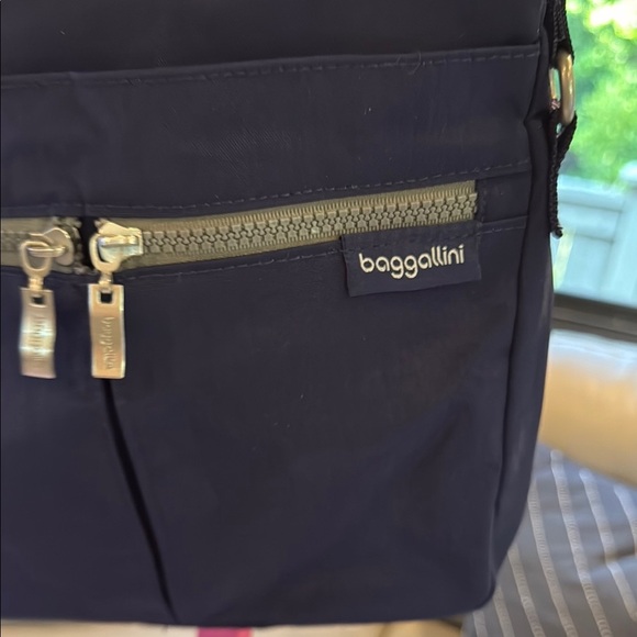 Baggallini Blue Messenger Bag Durable Everyday Essential - Picture 2 of 7